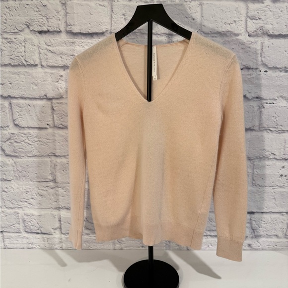 Babaton Soft Baby Pink V-Neck Sweater S - Picture 1 of 5